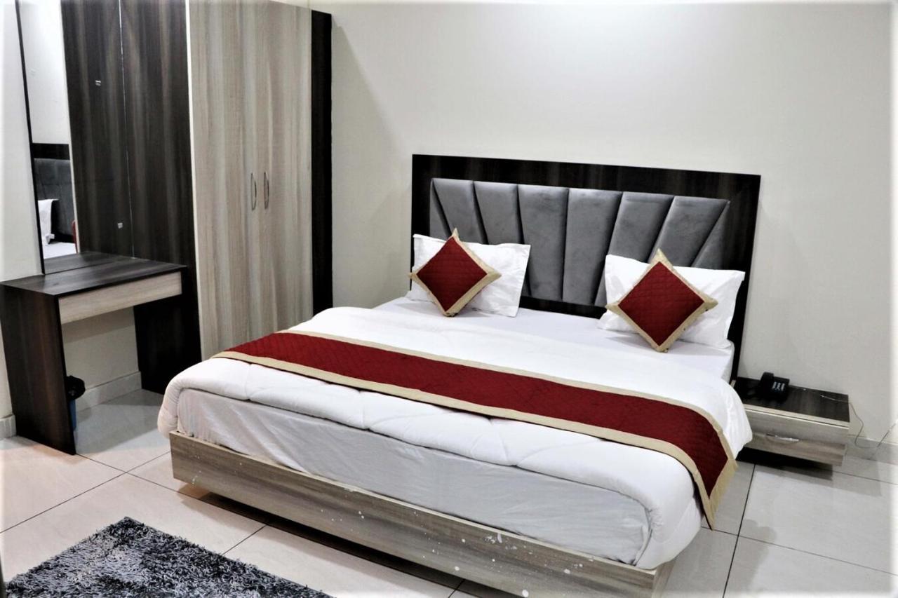 Hotel Blue Pine Haridwār Esterno foto