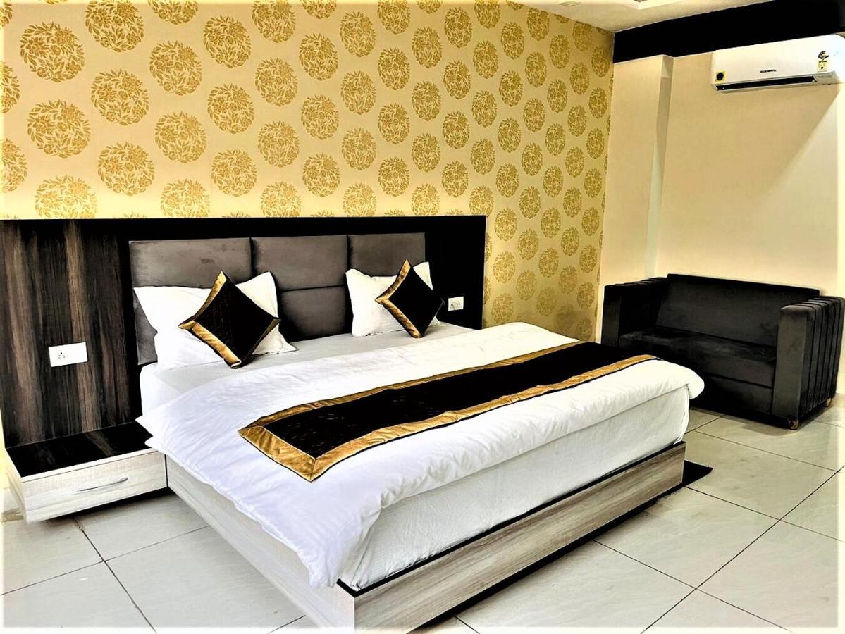 Hotel Blue Pine Haridwār Esterno foto
