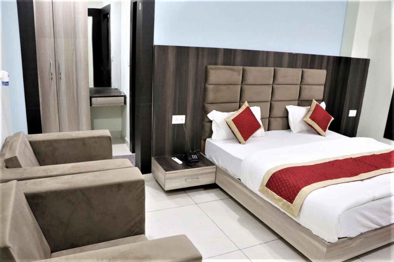 Hotel Blue Pine Haridwār Esterno foto