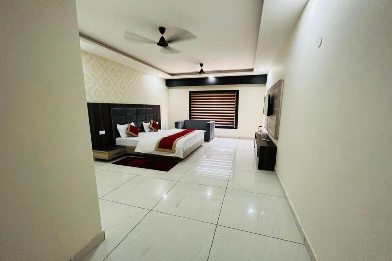 Hotel Blue Pine Haridwār Esterno foto