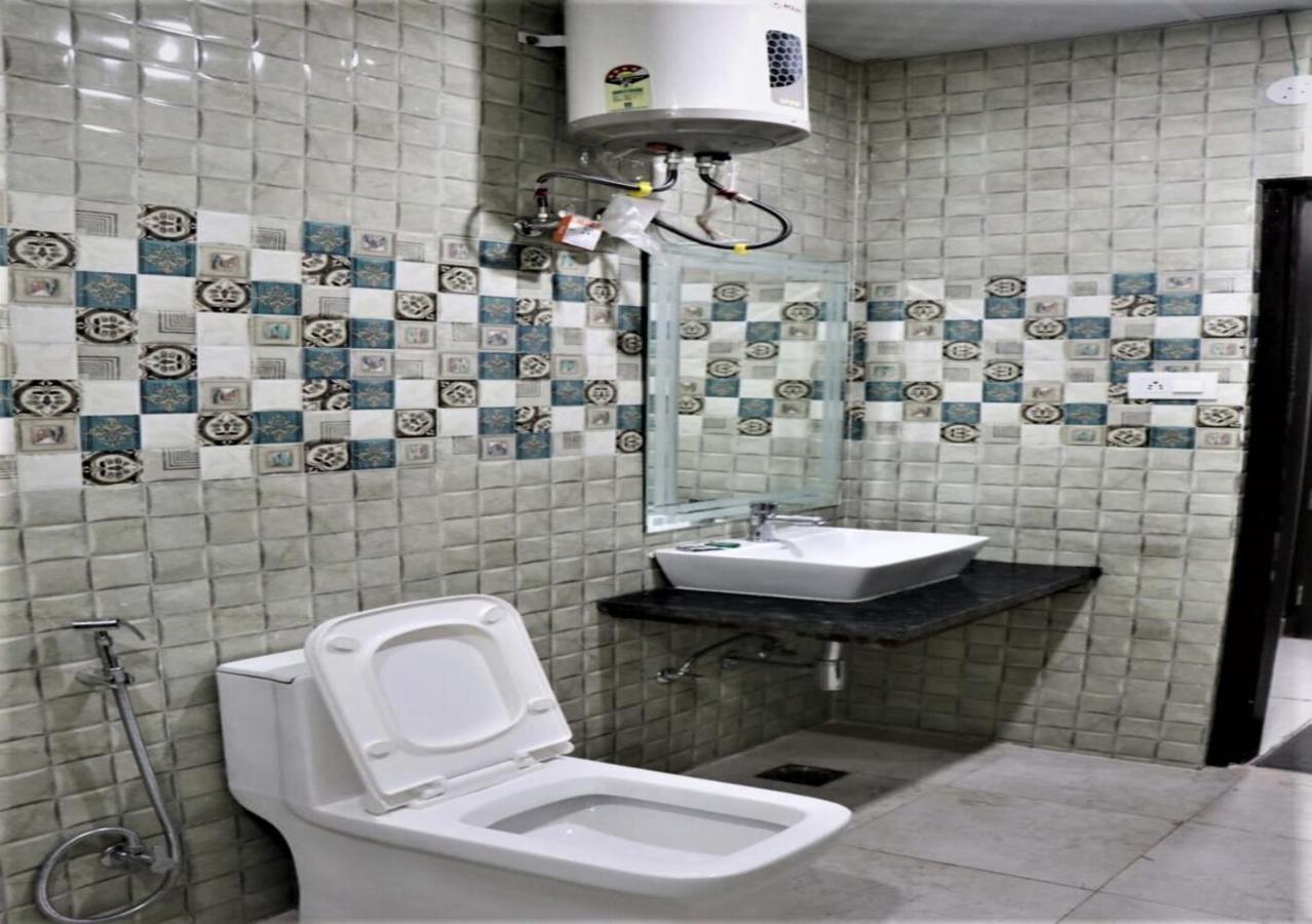 Hotel Blue Pine Haridwār Esterno foto