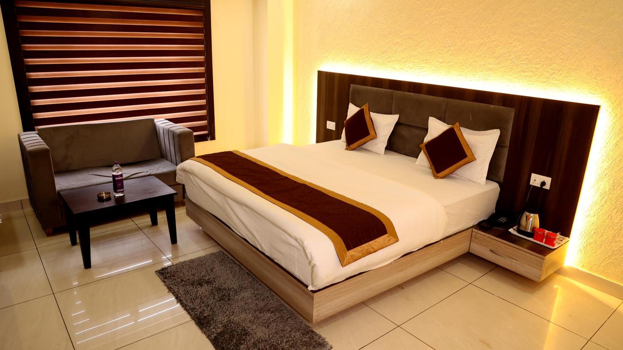 Hotel Blue Pine Haridwār Esterno foto