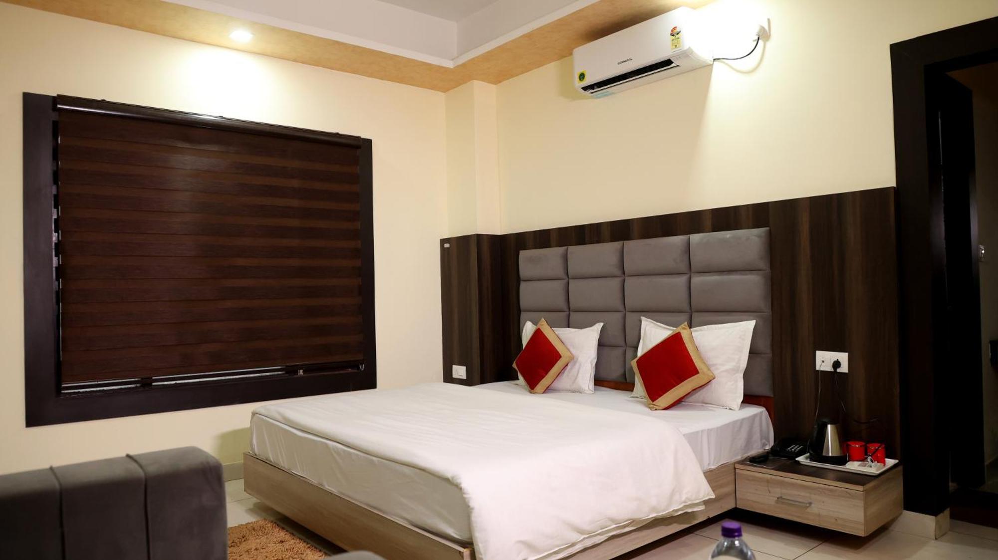 Hotel Blue Pine Haridwār Esterno foto