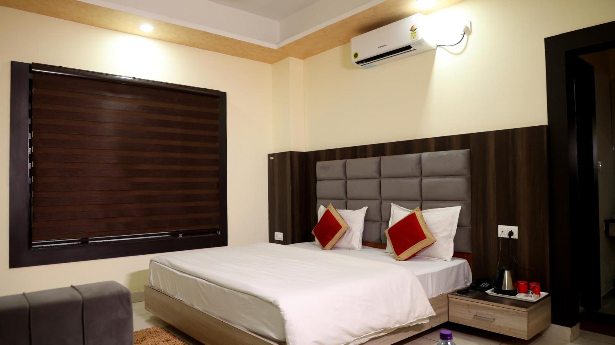 Hotel Blue Pine Haridwār Esterno foto