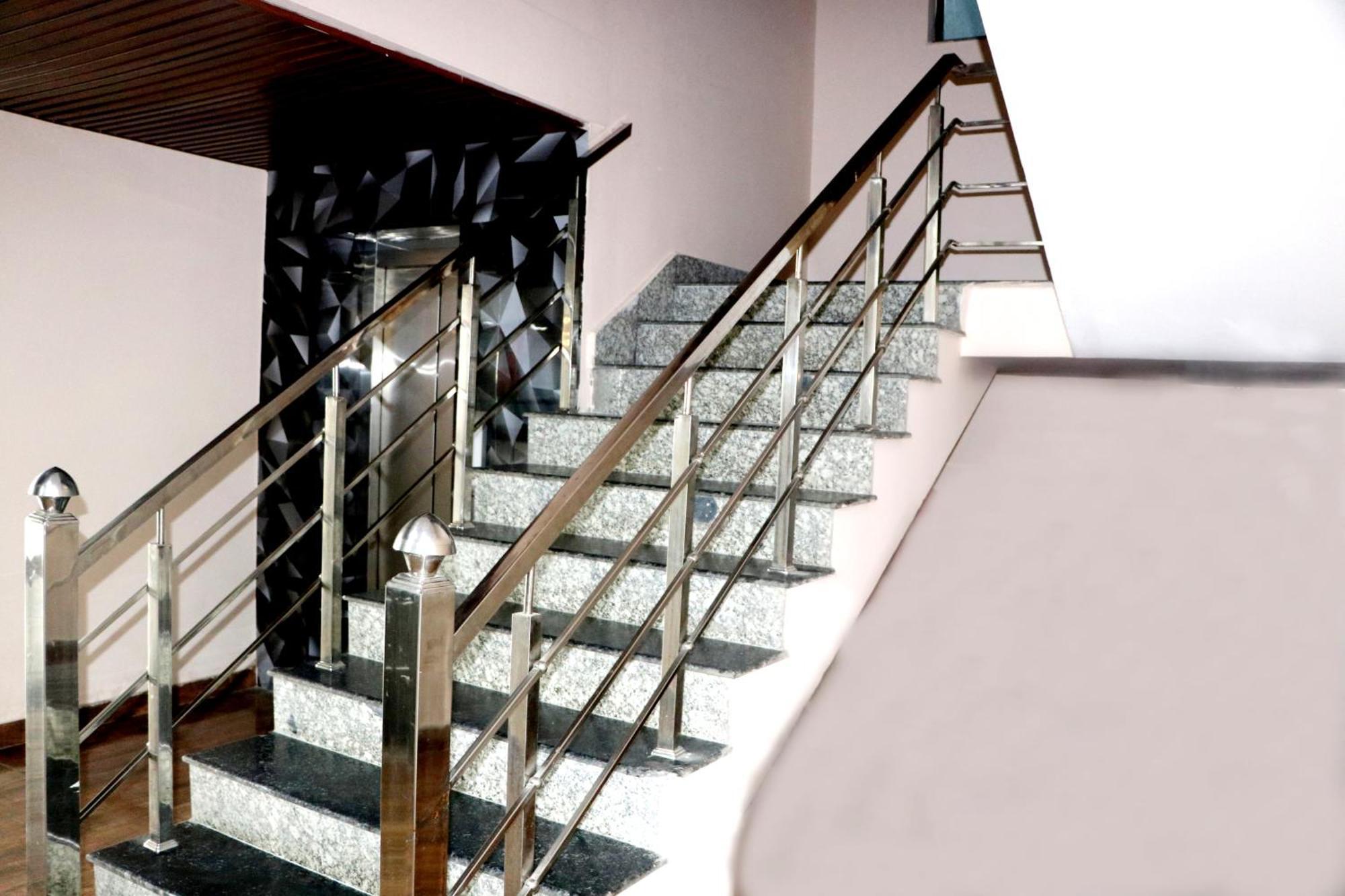 Hotel Blue Pine Haridwār Esterno foto