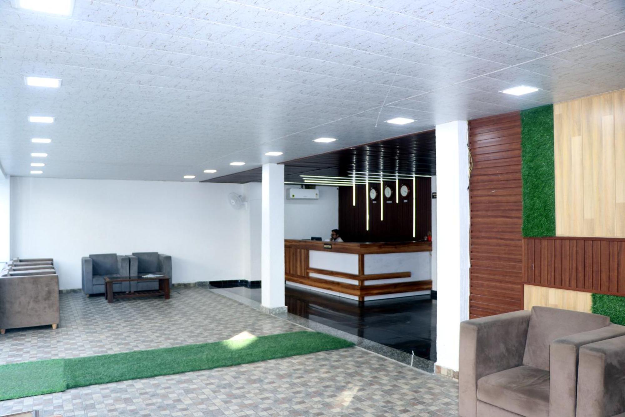 Hotel Blue Pine Haridwār Esterno foto
