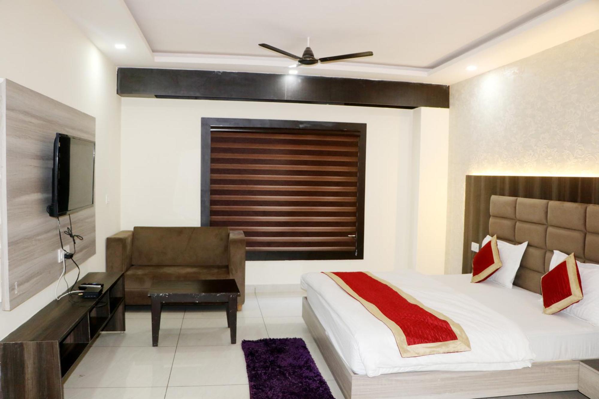 Hotel Blue Pine Haridwār Esterno foto